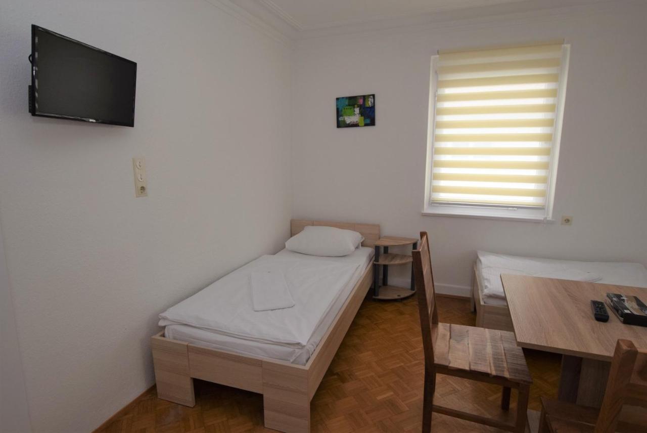 Nuertingen Zimmer מראה חיצוני תמונה